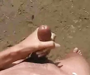 Akira memegang film bokep selingkuh jepang kakinya di udara, memungkinkan dia untuk menghancurkan Pantat sempitnya.