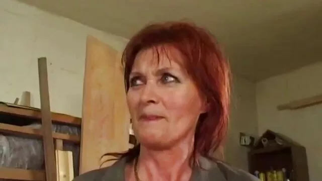 Suaminya berselingkuh dengan video bokep jepang pemerkosaan di bus istrinya dan kemudian mulai bercinta.