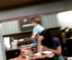 Seluruh bagian dalam tangan Lisa dalam vagina dengan garis sperma. bokep jepang yang ada jalan ceritanya