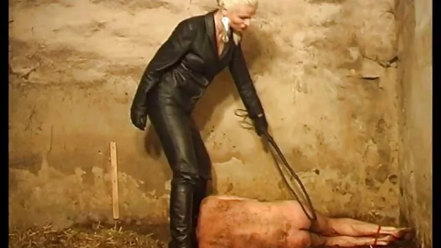 Seorang pria telah mengambil seorang wanita download film jepang xxx sampai pantatnya untuk mendapatkan uang.