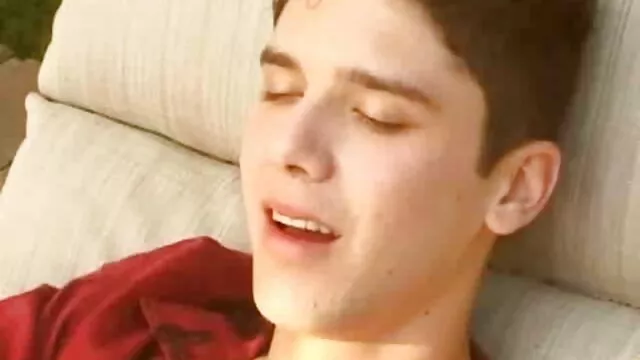 Seorang gadis rustic memberikan seorang pria link bokep jepang gratis blowjob untuk sebotol wiski.