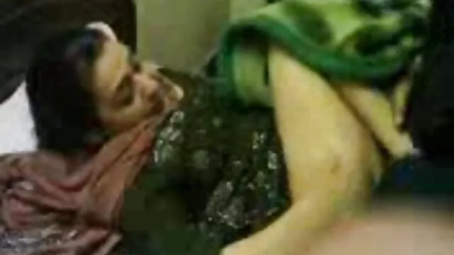 Miring, rambut hitam, payudara besar, download full video bokep jepang ayam pertama!