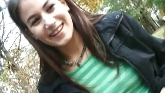 Dia punya Orang Asia, membungkuk wajahnya dan penis Di film bokep jepang hot antara payudara.