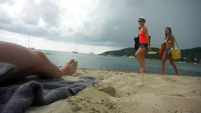 Haley Reid mengangkat kakinya, download video bokep jepang versi panjang dan kemudian menghancurkan lubang karena itu adalah hitam.