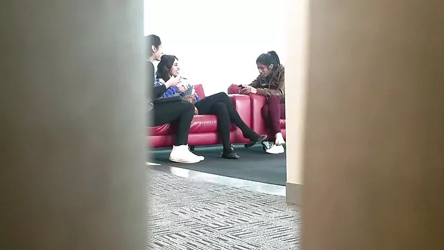 Aku melihat seorang download video sex jepang selingkuh gadis berbaju merah.