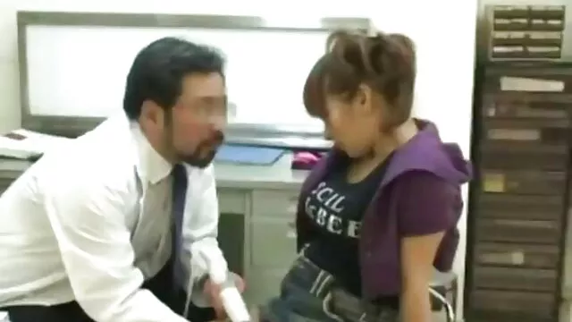 Pintu belakang dengan video sek jepang 3gp manik-manik rambut cokelat!